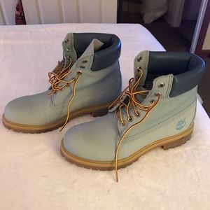 NEW Timberlands Men’s size 9/Women’s size 11